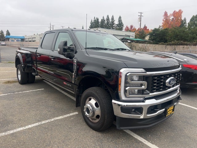 2023 Ford F-350SD Lariat DRW Crew Cab 4WD w/Ultimate Package