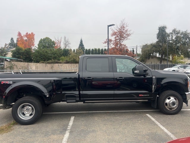2023 Ford F-350SD Lariat DRW Crew Cab 4WD w/Ultimate Package
