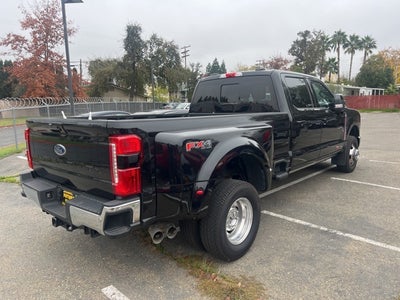 2023 Ford F-350SD Lariat DRW Crew Cab 4WD w/Ultimate Package