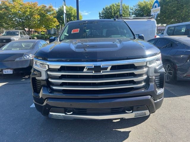 2023 Chevrolet Silverado 1500 High Country Crew Cab 4WD w/Sunroof & Tech Package