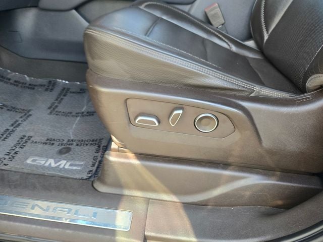 2021 GMC Yukon Denali 4WD w/Premium Package