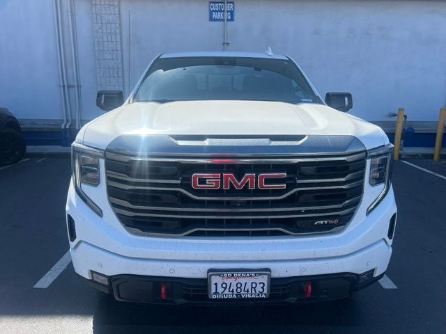 2023 GMC Sierra 1500 AT4 Crew Cab 4WD w/Premium Package & Only 35K