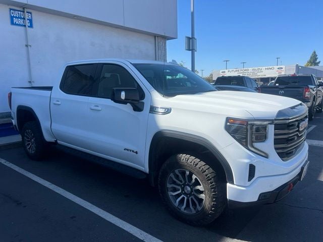 2023 GMC Sierra 1500 AT4 Crew Cab 4WD w/Premium Package & Only 35K