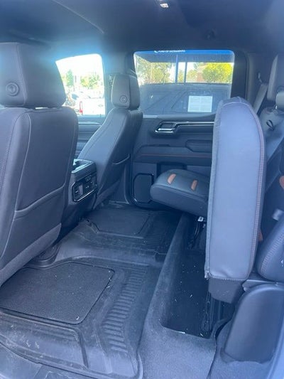 2023 GMC Sierra 1500 AT4 Crew Cab 4WD w/Premium Package & Only 35K