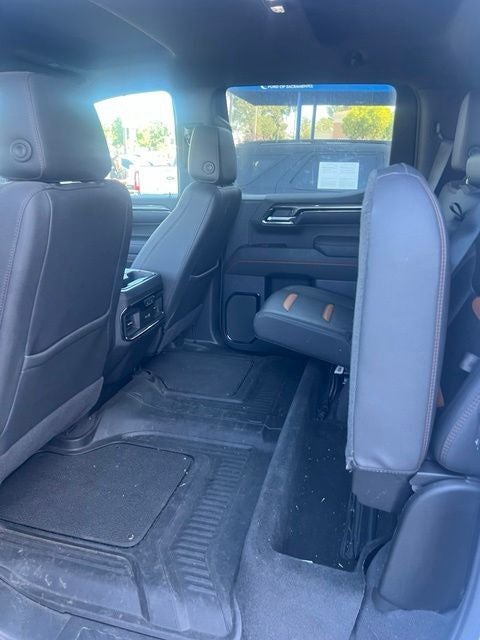 2023 GMC Sierra 1500 AT4 Crew Cab 4WD w/Premium Package & Only 35K