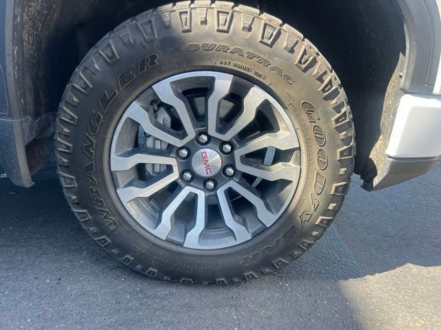 2023 GMC Sierra 1500 AT4 Crew Cab 4WD w/Premium Package & Only 35K