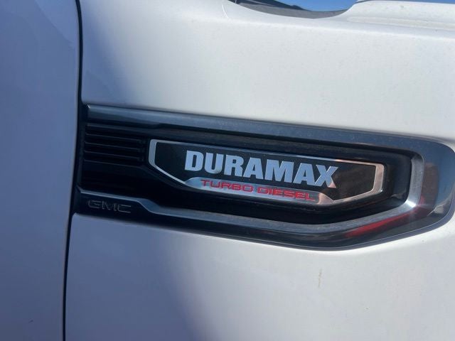 2023 GMC Sierra 1500 AT4 Crew Cab 4WD w/Premium Package & Only 35K