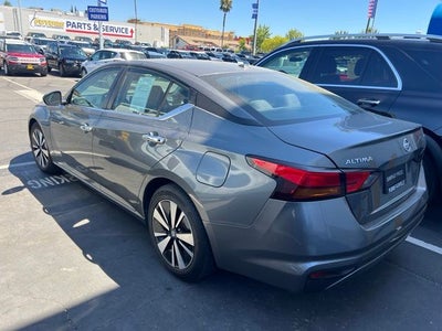 2022 Nissan Altima 2.5 SV Sedan