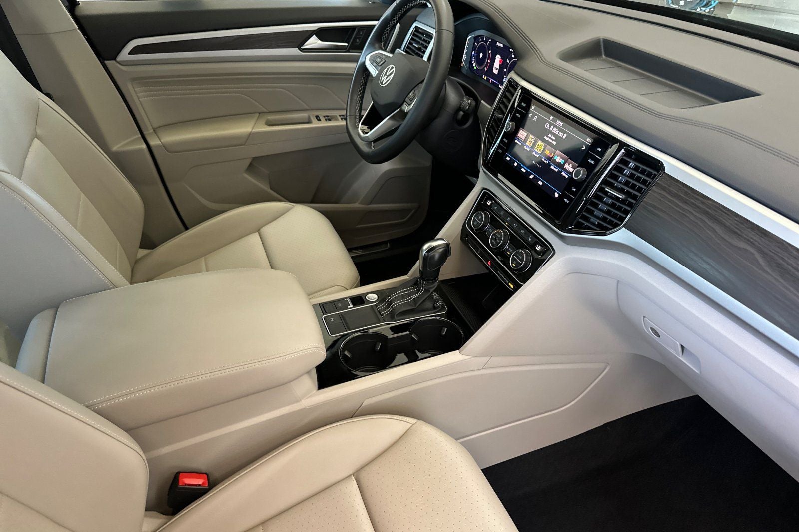 2022 Volkswagen Atlas 3.6L V6 SE w/Technology
