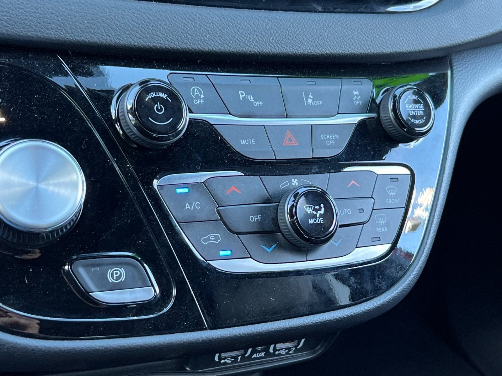 2025 Chrysler Pacifica Select