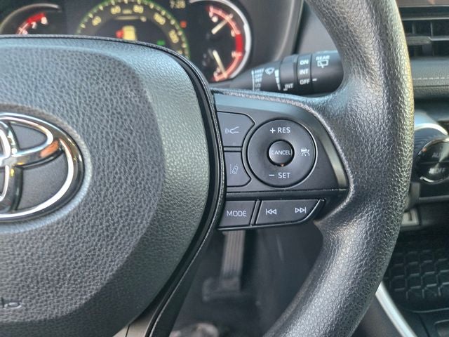 2025 Toyota RAV4 XLE FWD
