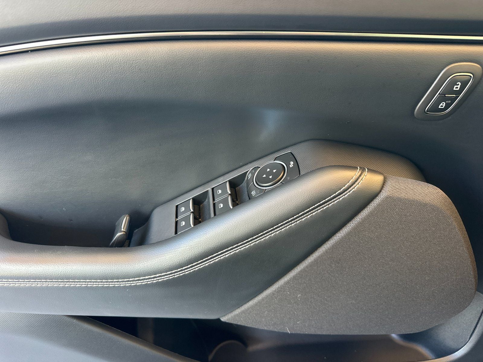 2022 Ford Mustang Mach-E Select