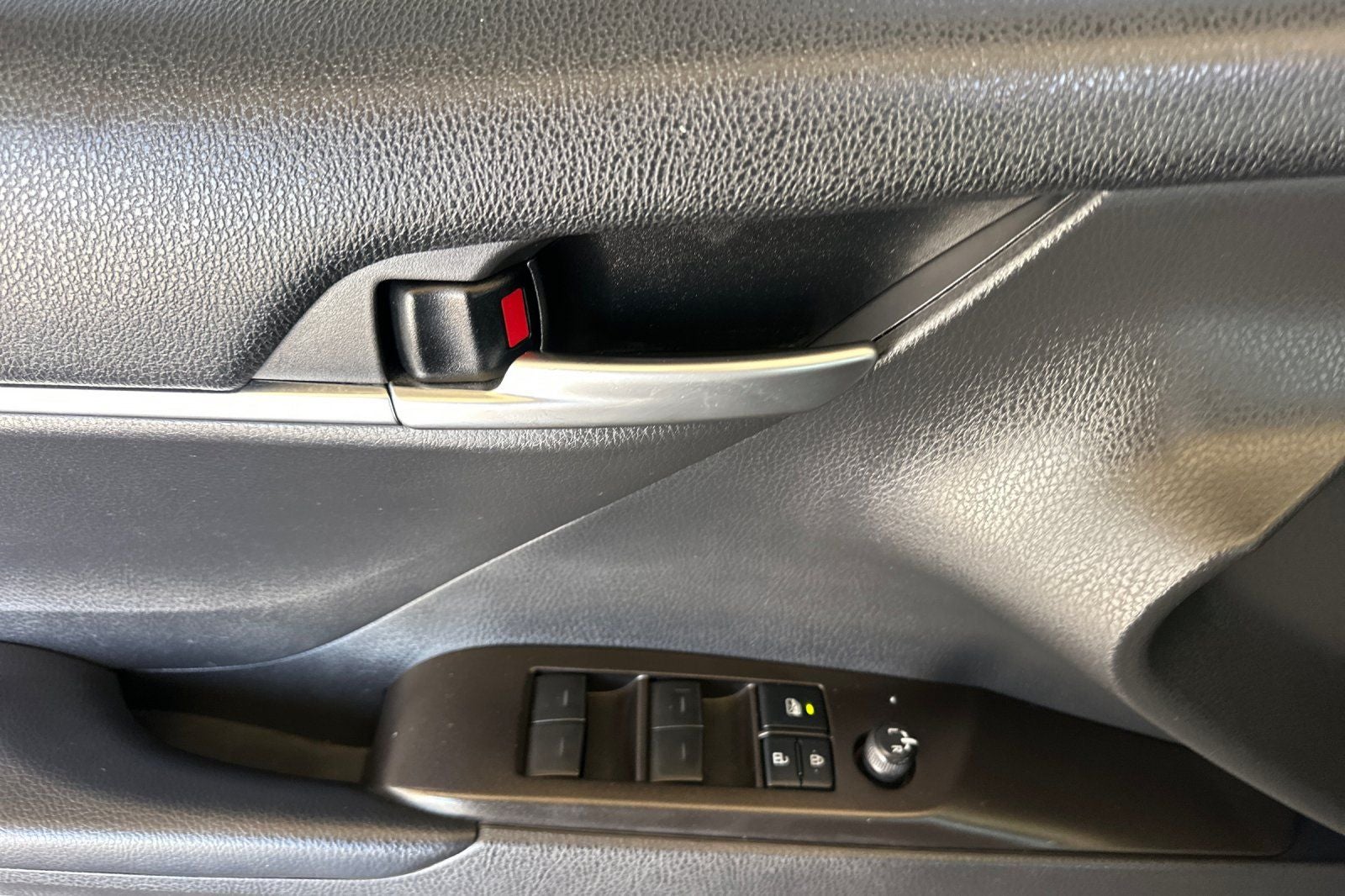 2021 Toyota Camry Hybrid LE