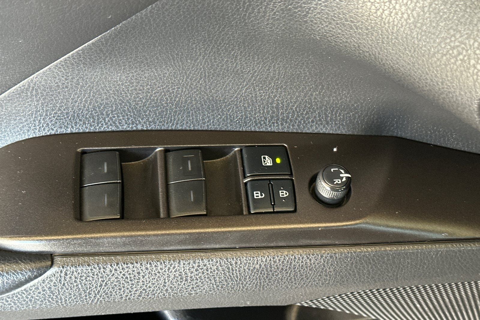 2021 Toyota Camry Hybrid LE