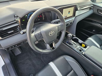 2025 Toyota Camry SE Hybrid