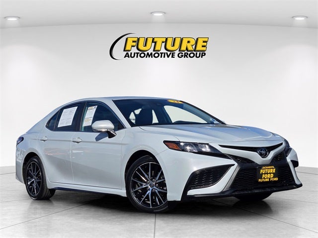 2024 Toyota Camry SE Sedan