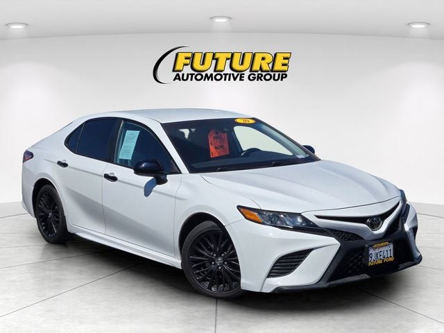 2020 Toyota Camry SE Nightshade Sedan