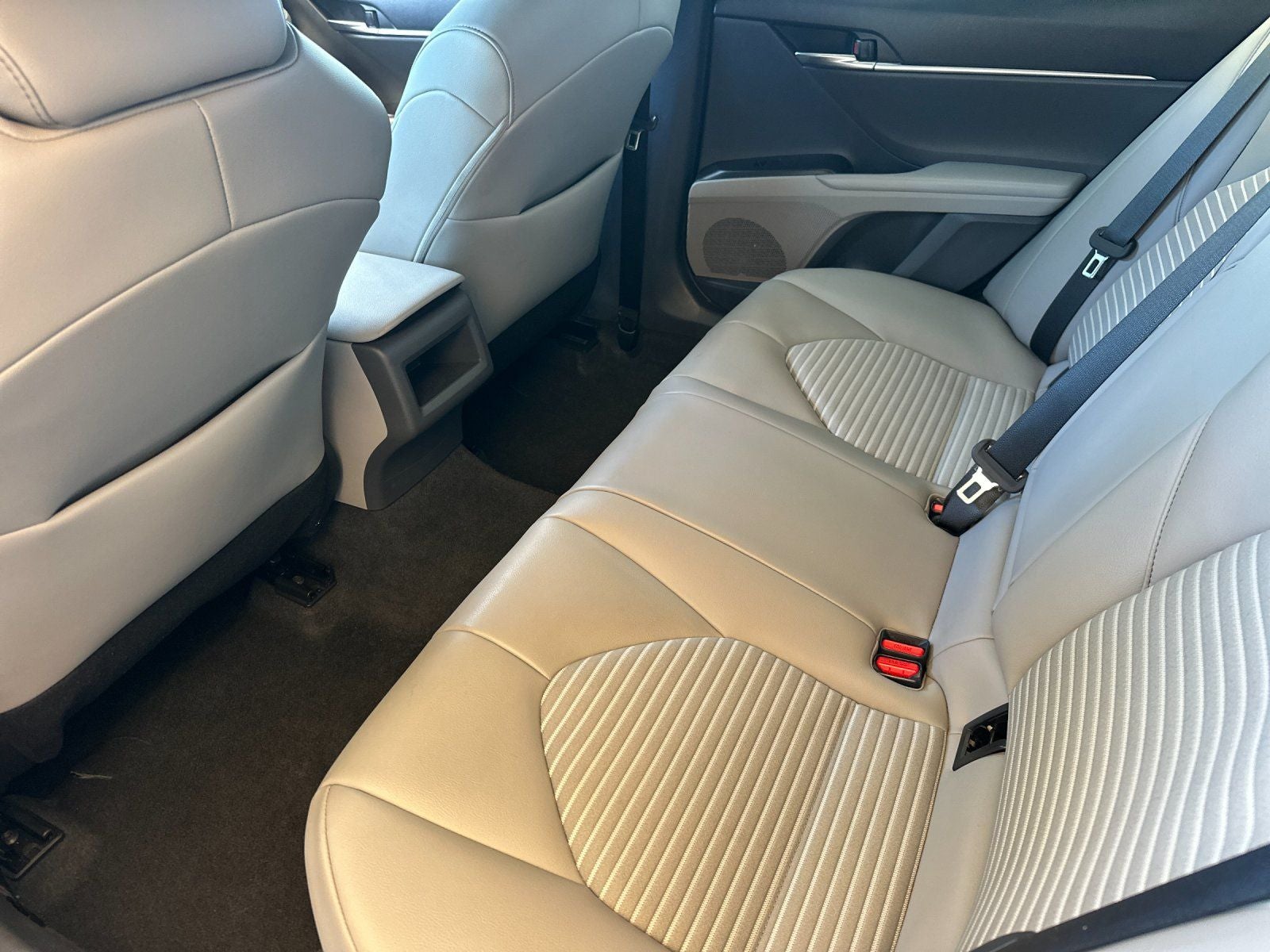 2022 Toyota Camry Hybrid SE