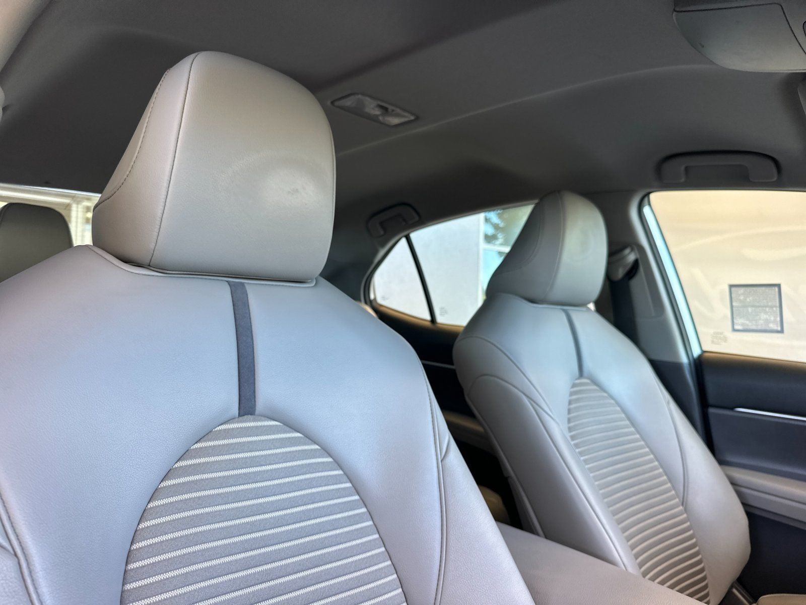 2022 Toyota Camry Hybrid SE
