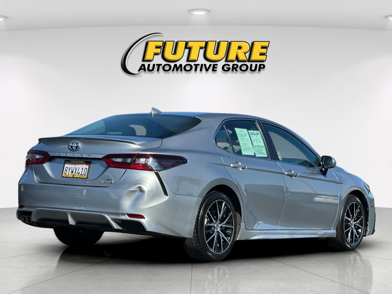 2022 Toyota Camry Hybrid SE