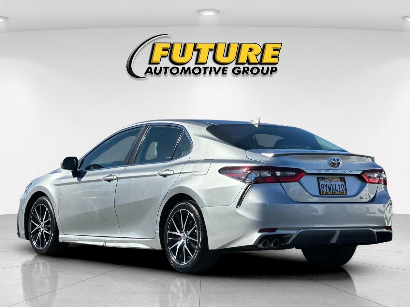 2022 Toyota Camry Hybrid SE