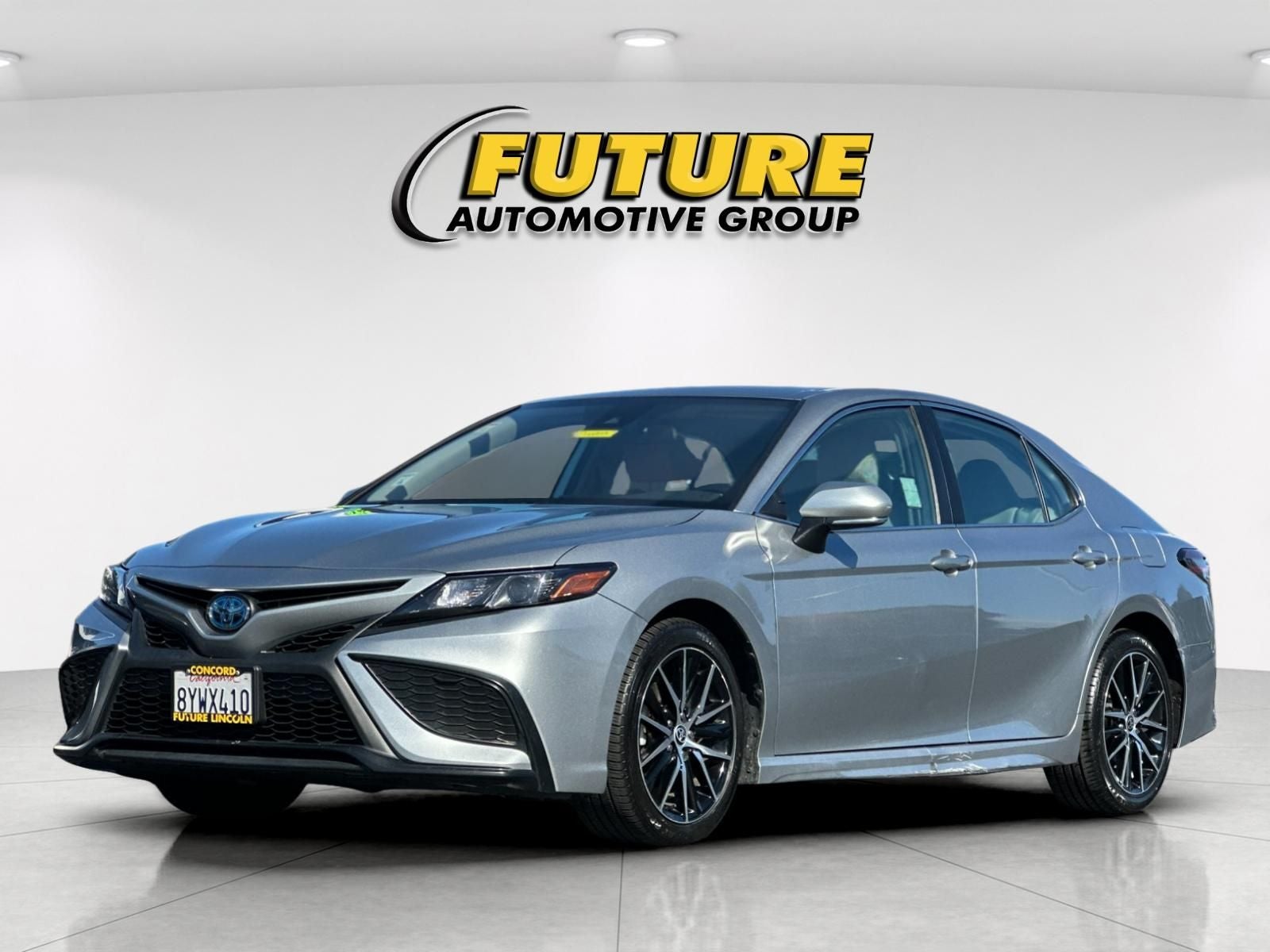 2022 Toyota Camry Hybrid SE