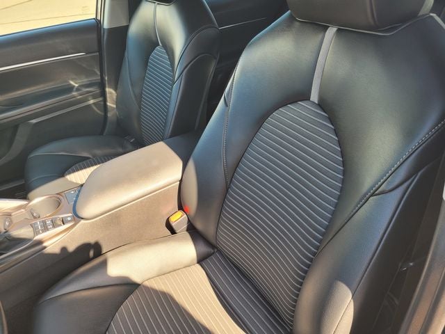 2021 Toyota Camry Hybrid SE