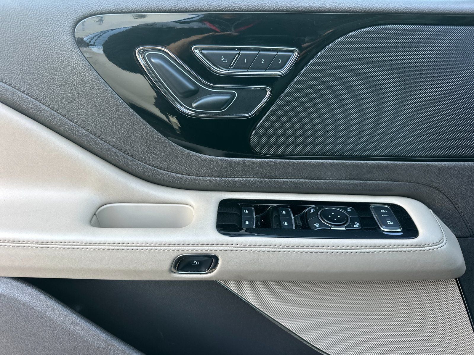 2023 Lincoln Aviator Standard