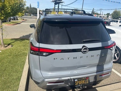 2024 Nissan Pathfinder SL