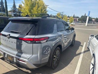 2024 Nissan Pathfinder SL