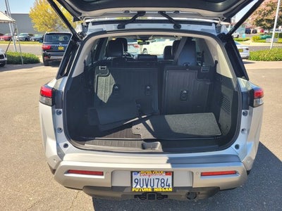 2025 Nissan Pathfinder Platinum