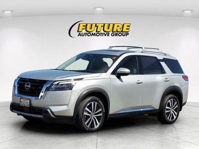 2025 Nissan Pathfinder Platinum