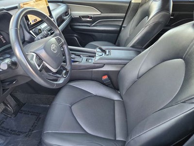 2025 Toyota Grand Highlander XLE AWD W/ Navigation