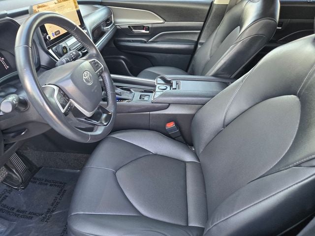 2025 Toyota Grand Highlander XLE AWD W/ Navigation