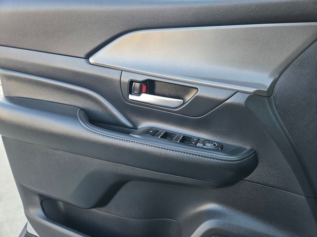 2025 Toyota Grand Highlander XLE AWD W/ Navigation