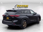 2023 Toyota Highlander Hybrid Bronze Edition