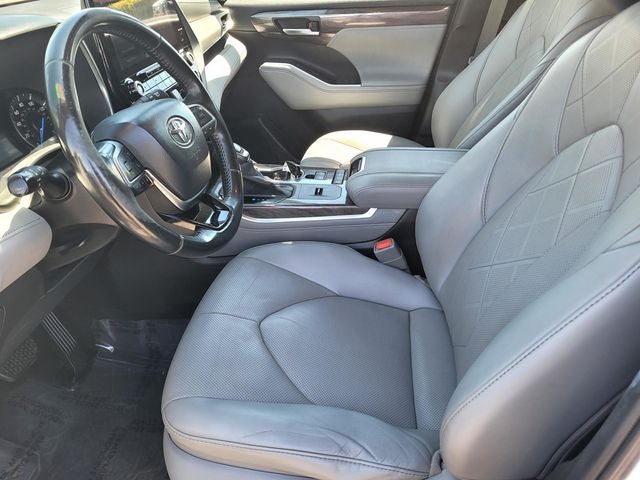 2021 Toyota Highlander Hybrid Platinum