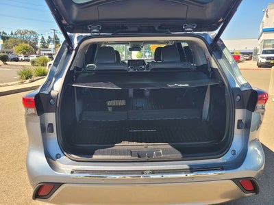 2021 Toyota Highlander Platinum AWD W/ Navigation and Panoramic Roof