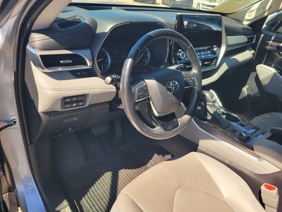 2021 Toyota Highlander Platinum AWD W/ Navigation and Panoramic Roof