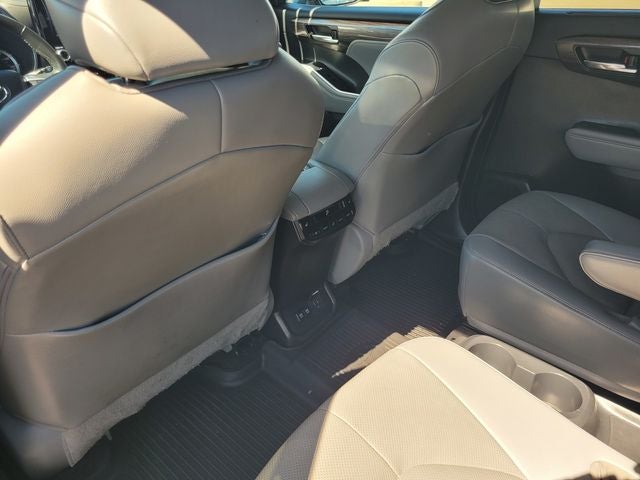 2021 Toyota Highlander Platinum AWD W/ Navigation and Panoramic Roof