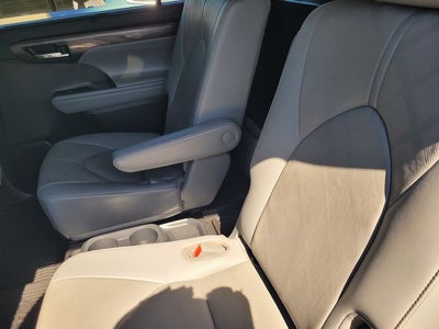2021 Toyota Highlander Platinum AWD W/ Navigation and Panoramic Roof