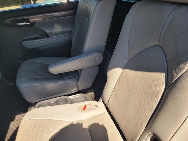 2021 Toyota Highlander Platinum AWD W/ Navigation and Panoramic Roof