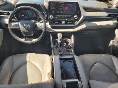 2021 Toyota Highlander Platinum AWD W/ Navigation and Panoramic Roof