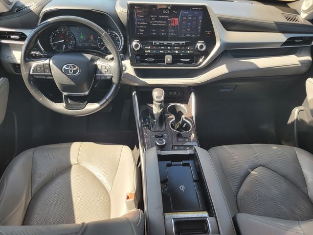 2021 Toyota Highlander Platinum AWD W/ Navigation and Panoramic Roof
