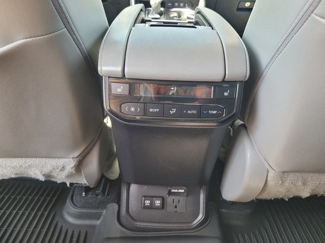 2021 Toyota Highlander Platinum AWD W/ Navigation and Panoramic Roof