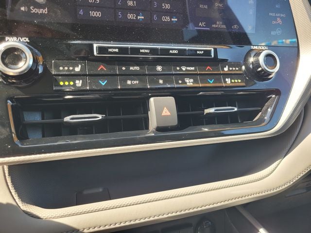 2021 Toyota Highlander Platinum AWD W/ Navigation and Panoramic Roof
