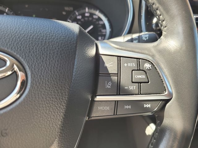2021 Toyota Highlander Platinum AWD W/ Navigation and Panoramic Roof
