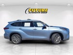 2021 Toyota Highlander Platinum AWD W/ Navigation and Panoramic Roof