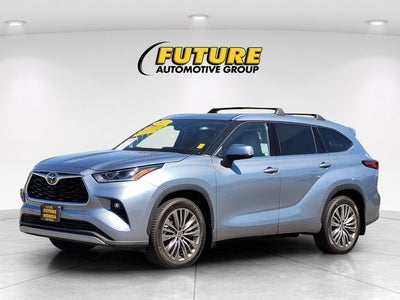 2021 Toyota Highlander Platinum AWD W/ Navigation and Panoramic Roof