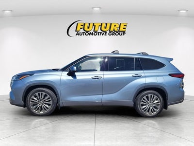 2021 Toyota Highlander Platinum AWD W/ Navigation and Panoramic Roof